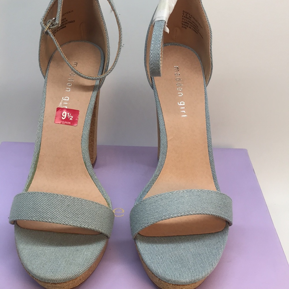 Madden Girl
Women's Suzy C Denim Sandals, Denim Blue Size 9.5 - Picture 10 of 16